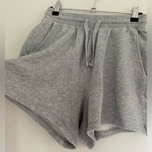 Old Navy grey shorts! XS - Picture 2 of 4